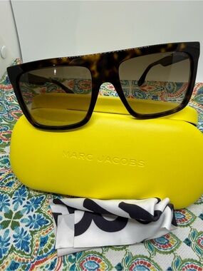 Marc Jacobs Tortoiseshell Oversized Square Sunglasses with Brown Gradient Lenses
